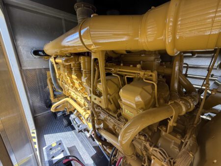 Full side view of Caterpillar 3516 engine inside container.
