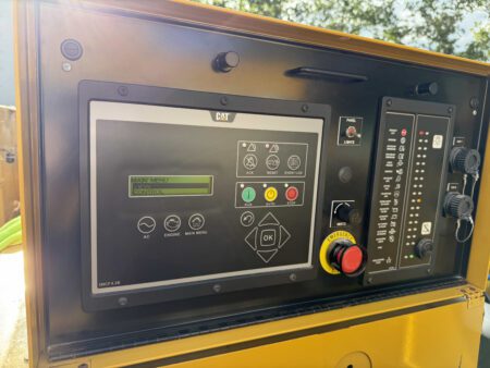 Caterpillar EMCP 4.2B control panel on 1988 CAT 3412 600kW diesel generator