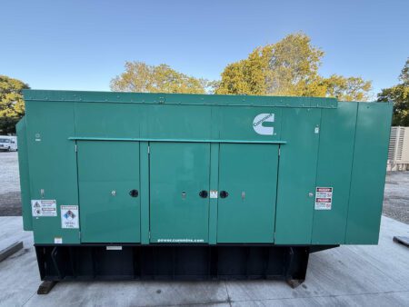 Front view of 2018 Cummins DFEK 500kW generator with enclosure doors closed.