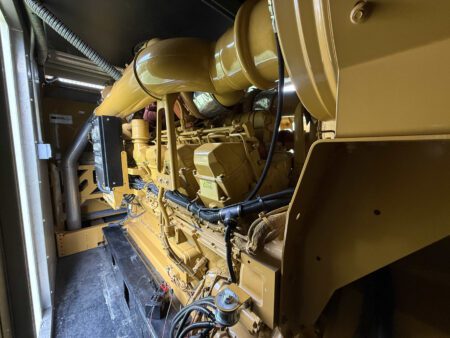 Intake air system and cylinder bank layout of the Caterpillar 3516C generator.