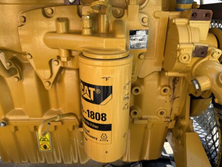 Caterpillar C9 engine with CAT 1R-1808 oil filter installed