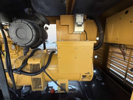 Generator end with air filter and mounted control module on CAT C4.4.