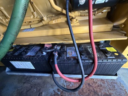 Heavy-duty starting batteries with cabling for generator set