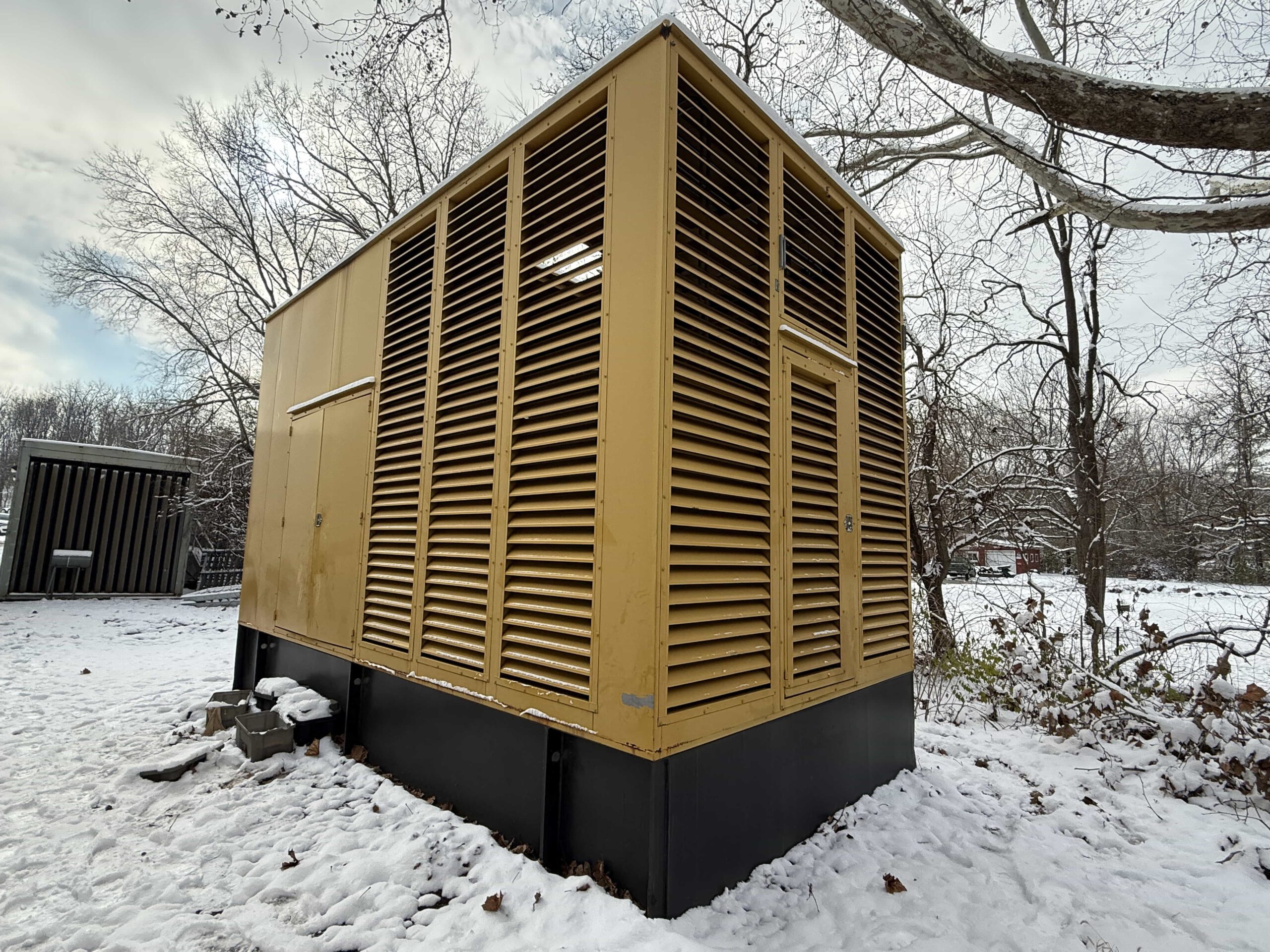 2025-CAT-3512B-8RM00674-Enclosure-Front-Right-1-scaled-1.jpg 2001 CAT 3512B 1500kW Diesel Generator Set - Image 1