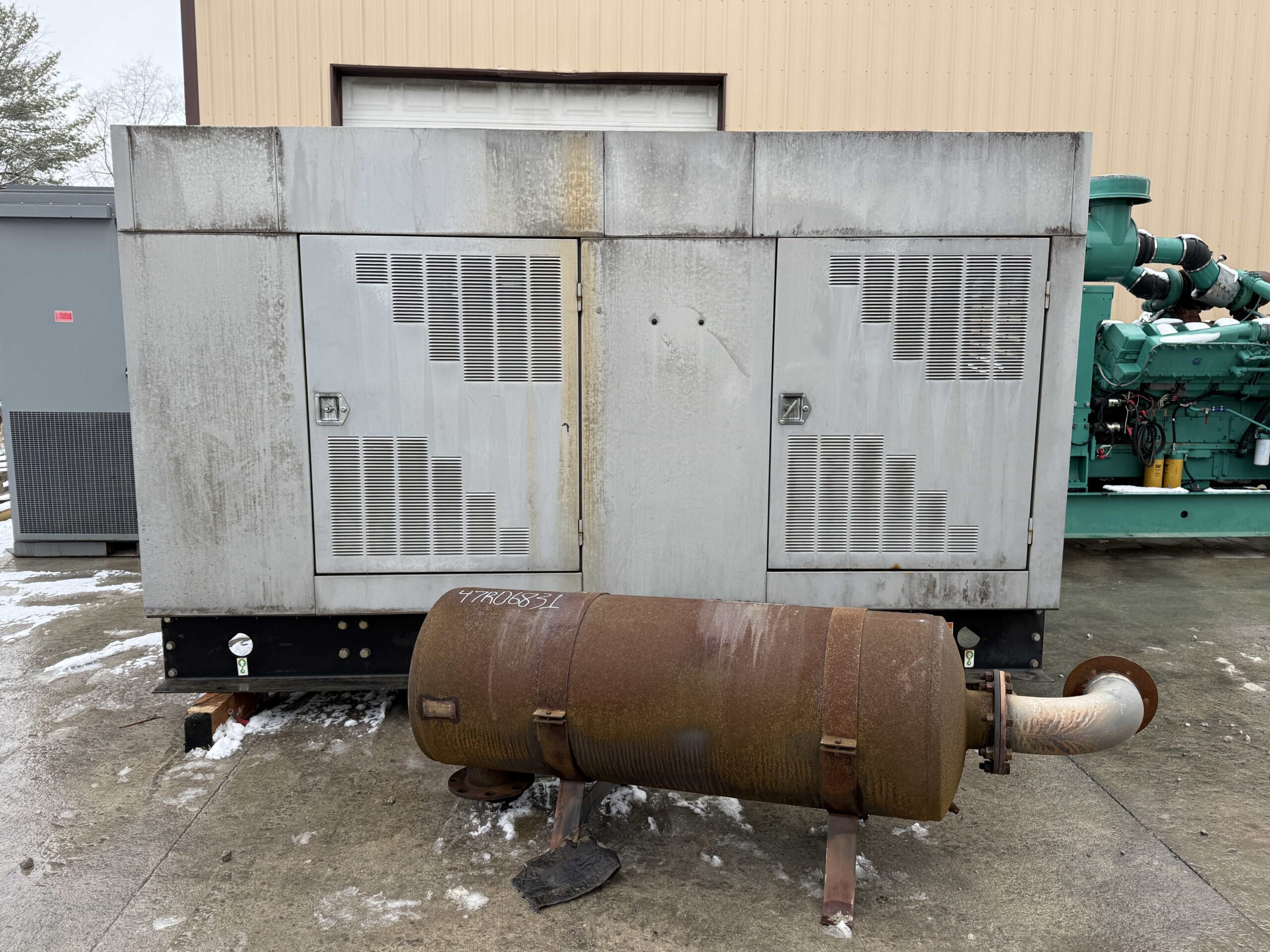 CAT-3406-SR4B-Generator-Enclosure-Left-Side-Angle-scaled-1.jpg 2000 CAT 3406 300kW Diesel Generator Set - Image 1