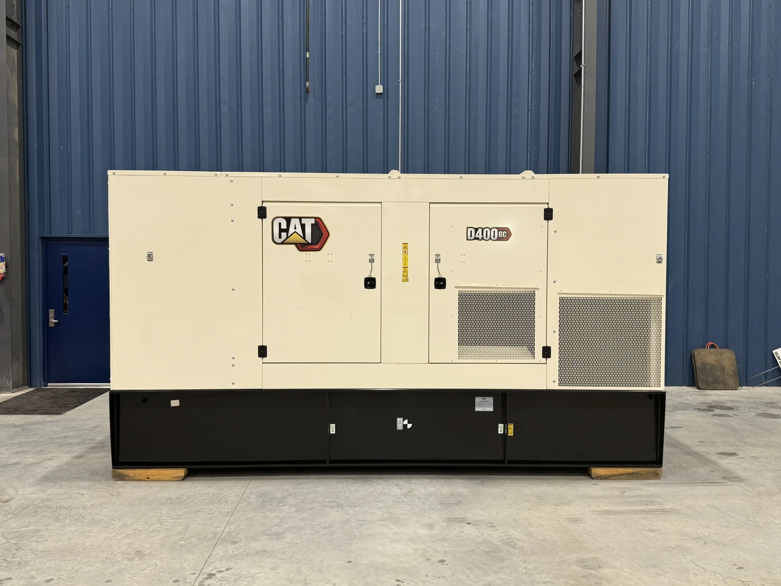 2026-CAT-D400GC-400kW-Enclosed-Generator-Right-Side-View 2026 CAT D400GC Diesel Generator Set (CAT Factory Warranty) - Image 1