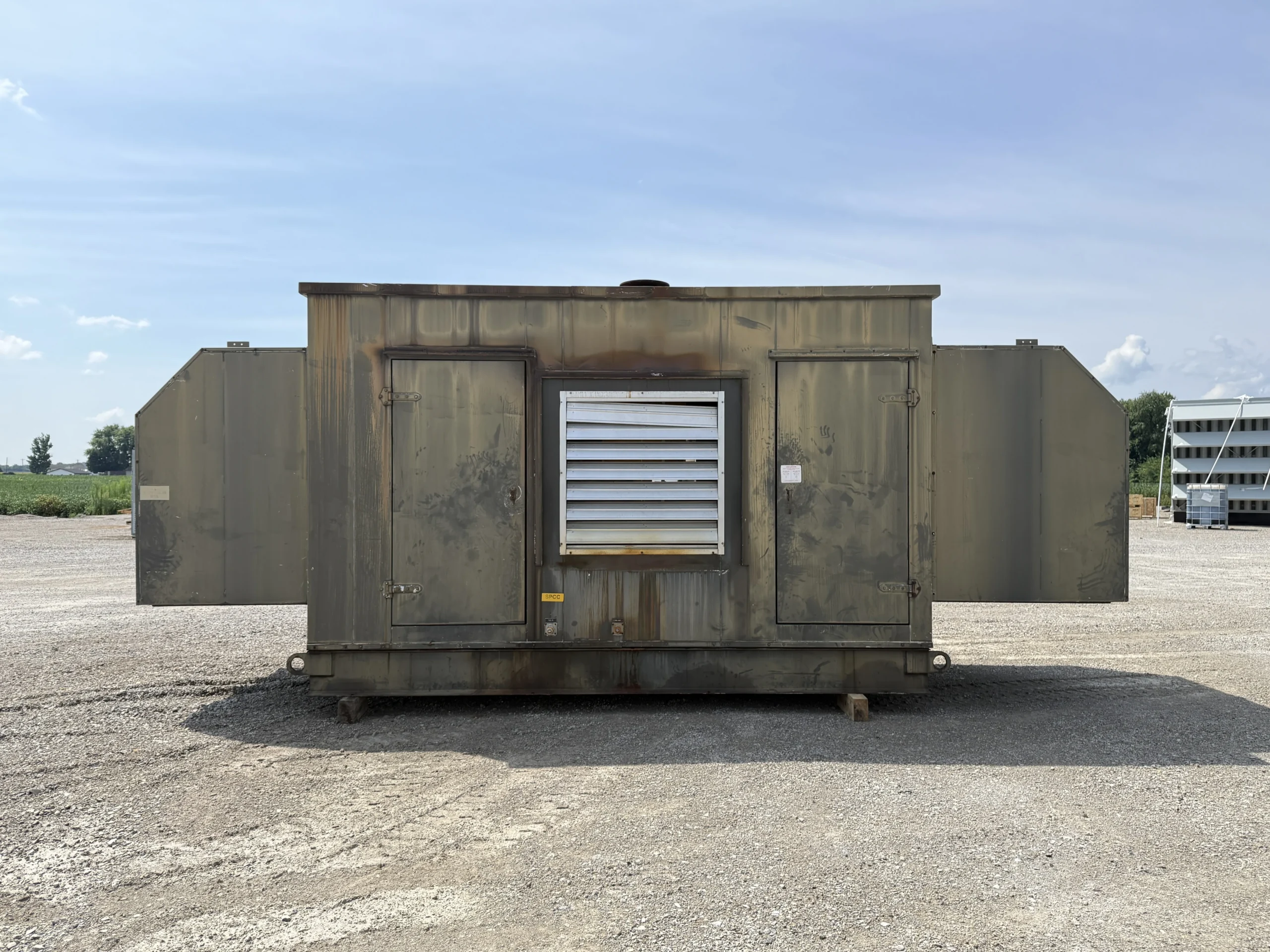 1992-CAT-3412-600kW-Generator-Enclosure-Opposite-Side-View 1992 CAT 3412 600kW Diesel Generator Set - Image 1