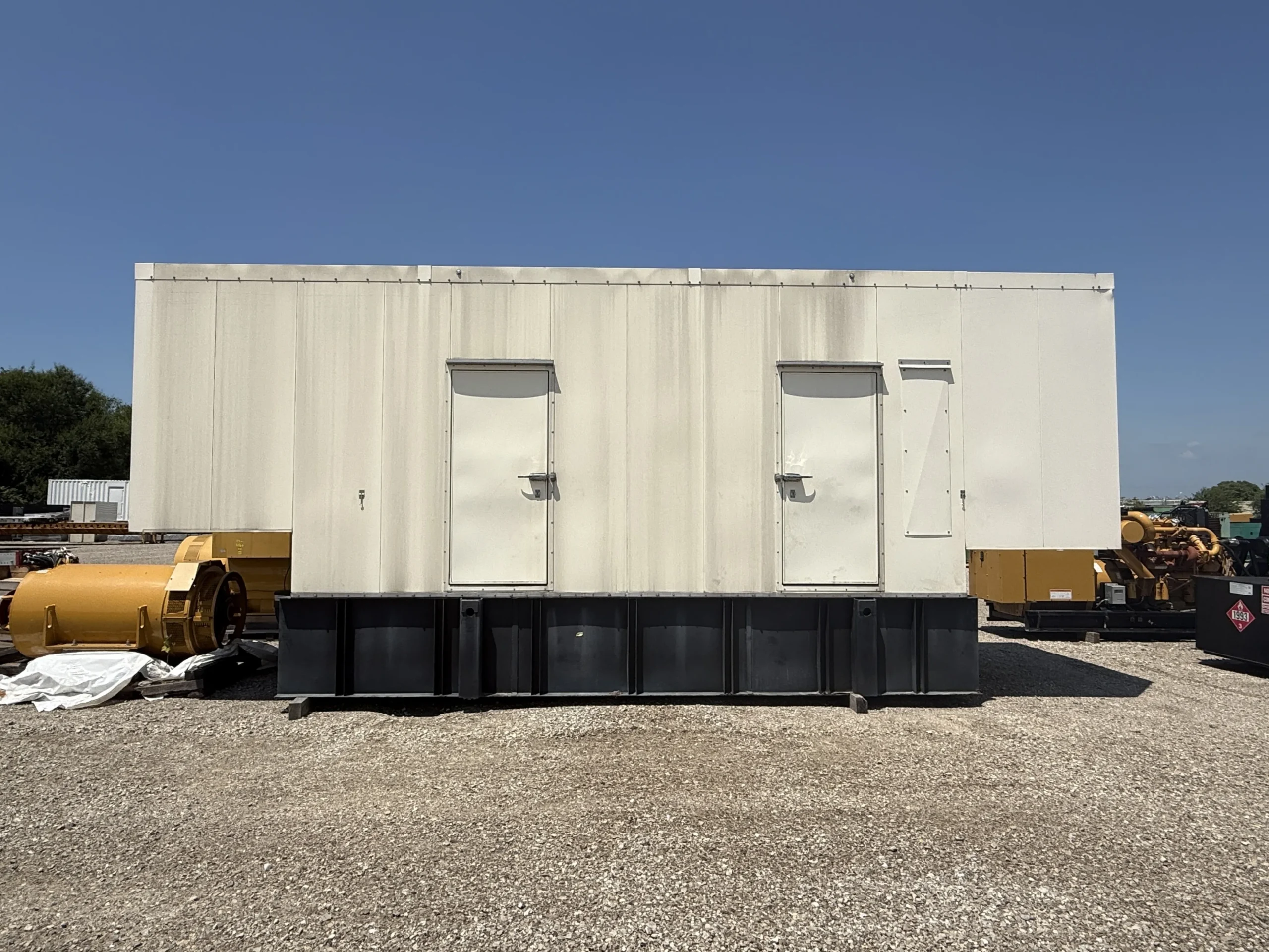 2010-mtu-750kw-enclosure-side-view 2010 MTU 750RXC6DT2 750kW Diesel Generator Set - Image 1