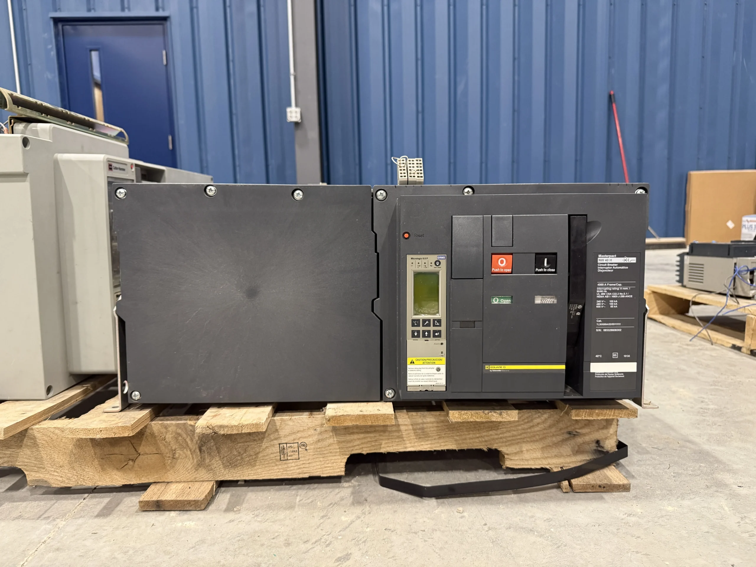 square-d-masterpact-nw40h-4000a-circuit-breaker-front-view Square D Masterpact NW40H 4000A 3-Pole 600V Circuit Breaker S# 085326608302 - Image 1